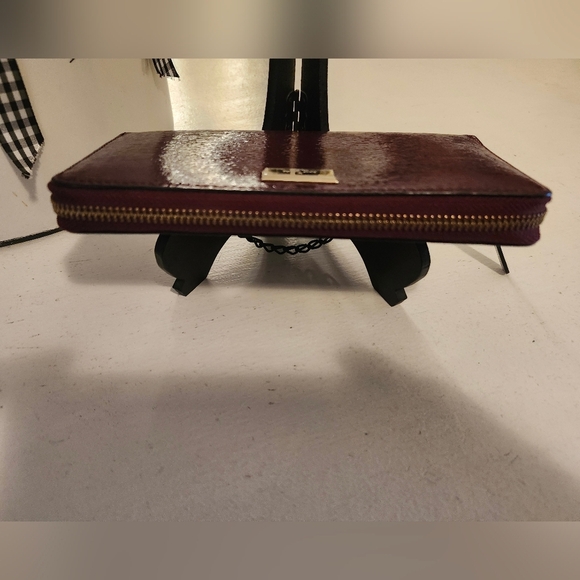 KATE SPADE NY BIXBY PLACE BURGUNDY FINE RIBBED PATENT LEATHER WALLET-EUC 8×4 - Picture 5 of 10